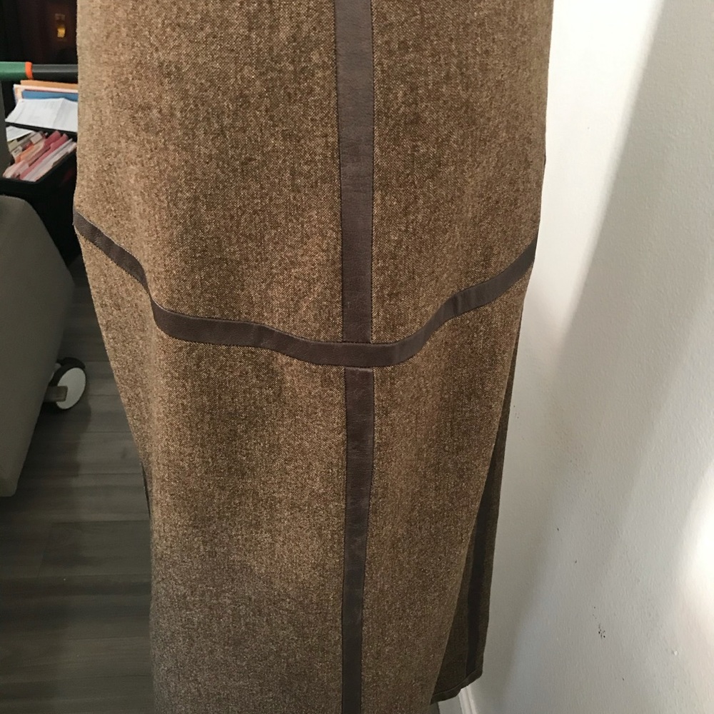 Wool skirt with leather trim